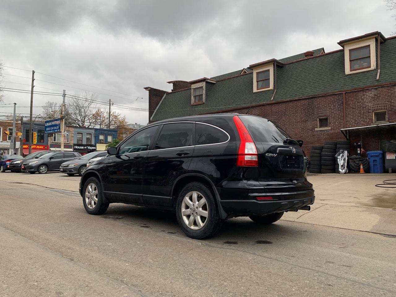 2011 Honda CR-V 4WD 5DR LX Photo2