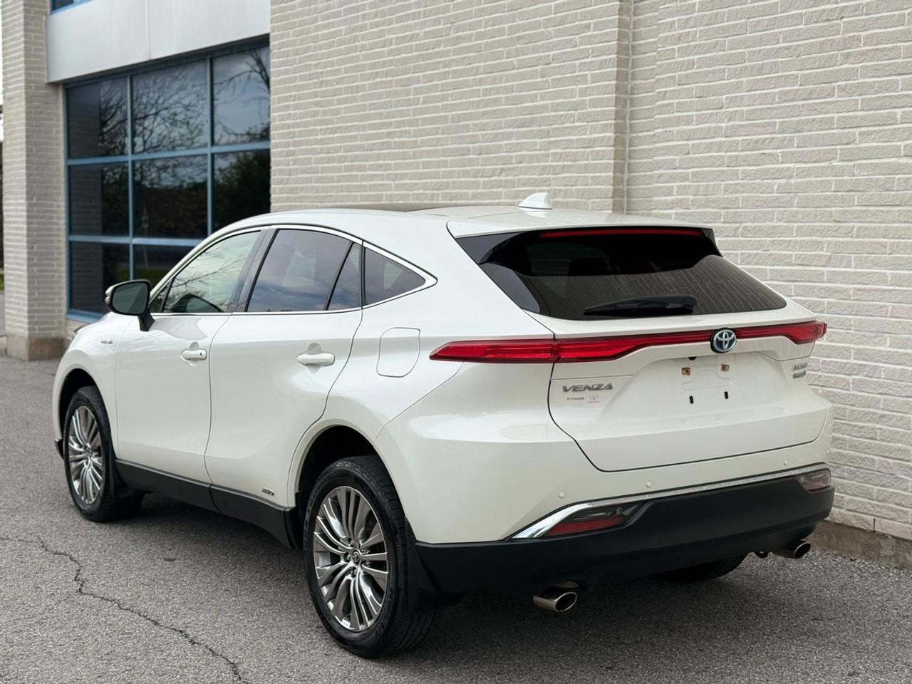 2021 Toyota Venza LIMITED Photo