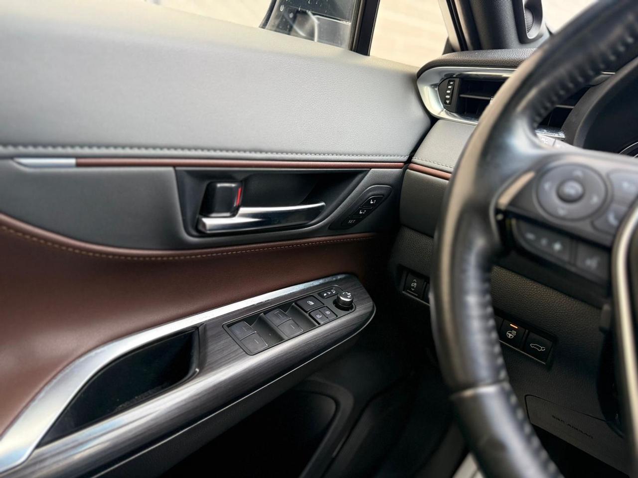 2021 Toyota Venza LIMITED Photo