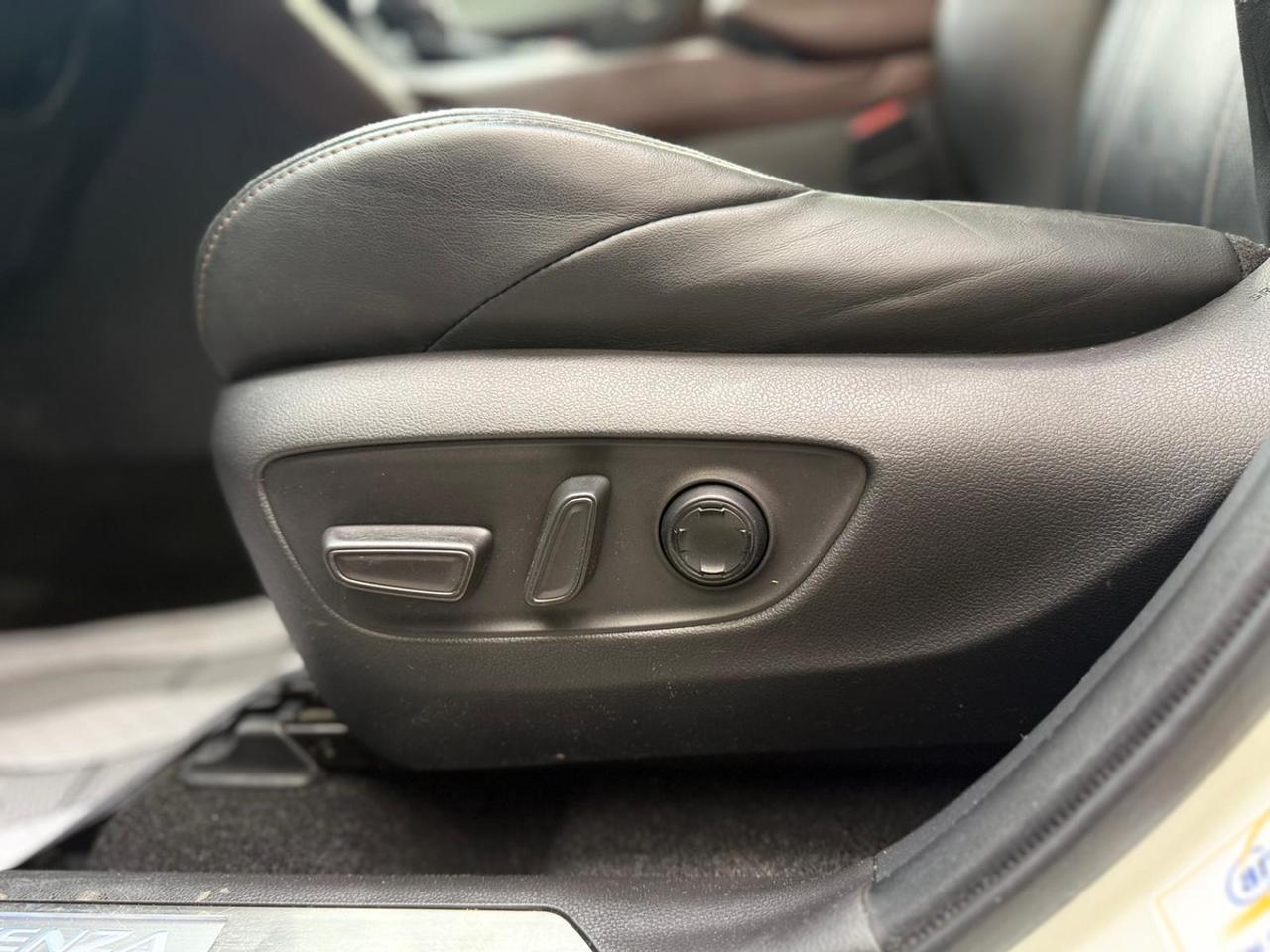 2021 Toyota Venza LIMITED Photo