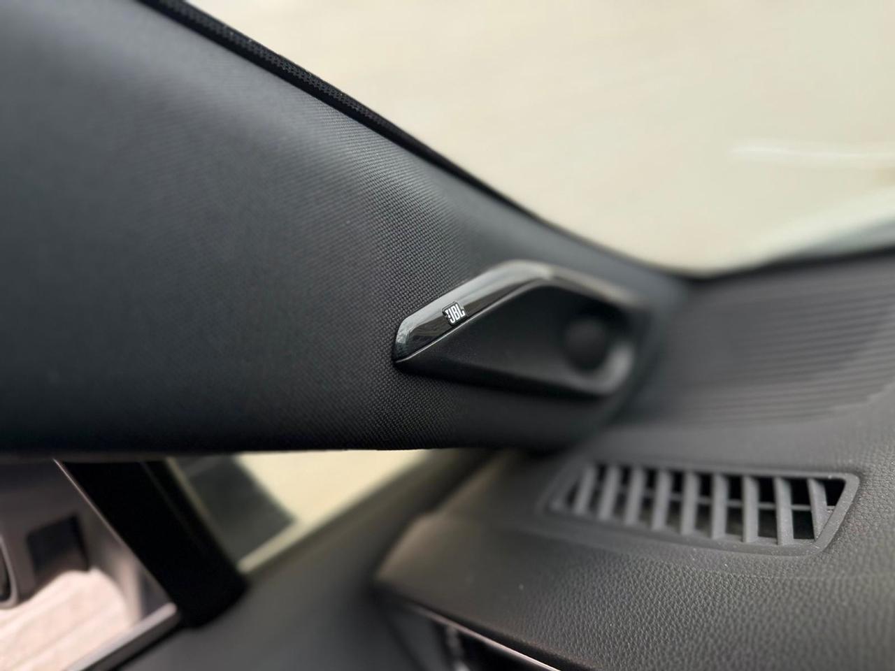 2021 Toyota Venza LIMITED Photo
