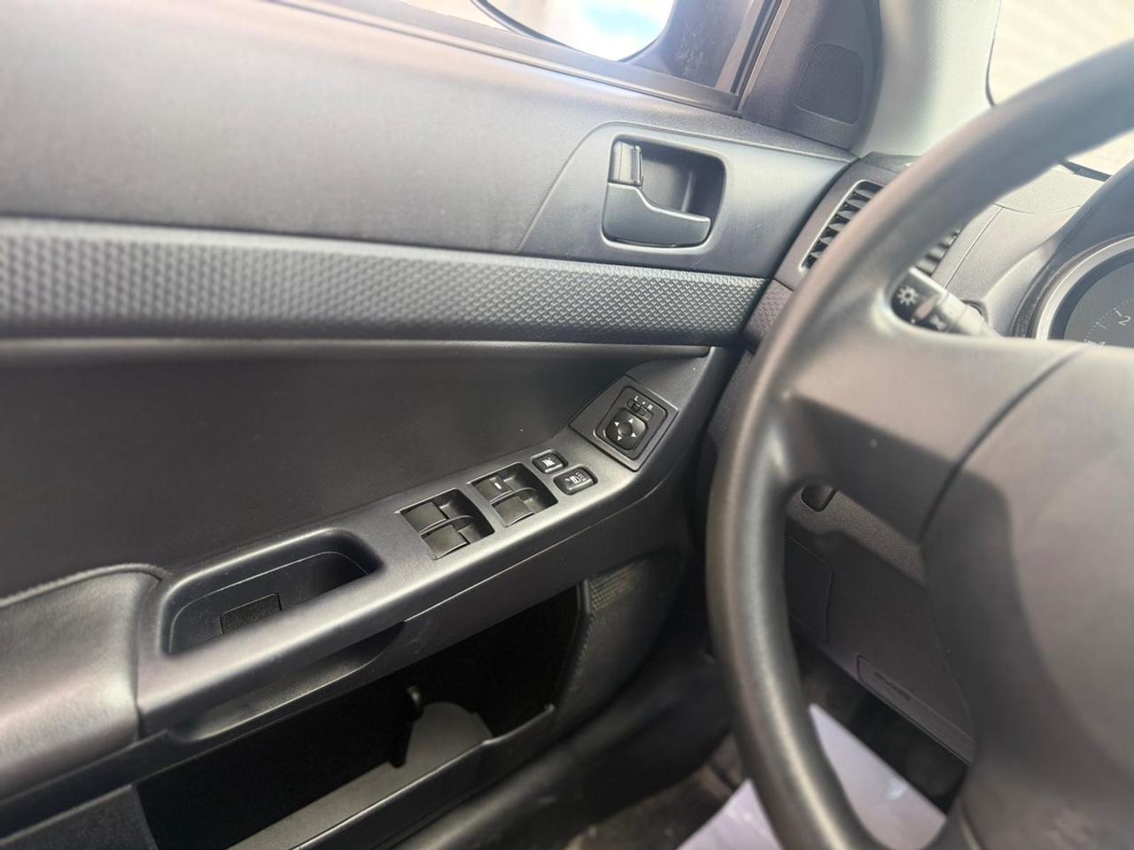 2015 Mitsubishi Lancer DE Photo