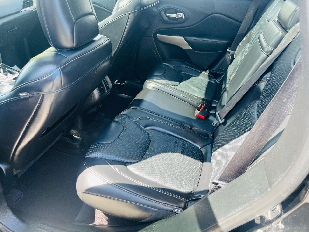 2017 Jeep Cherokee LIMITED V6  CERTIFIED LEATHER NAVI BLIND SPOT Photo