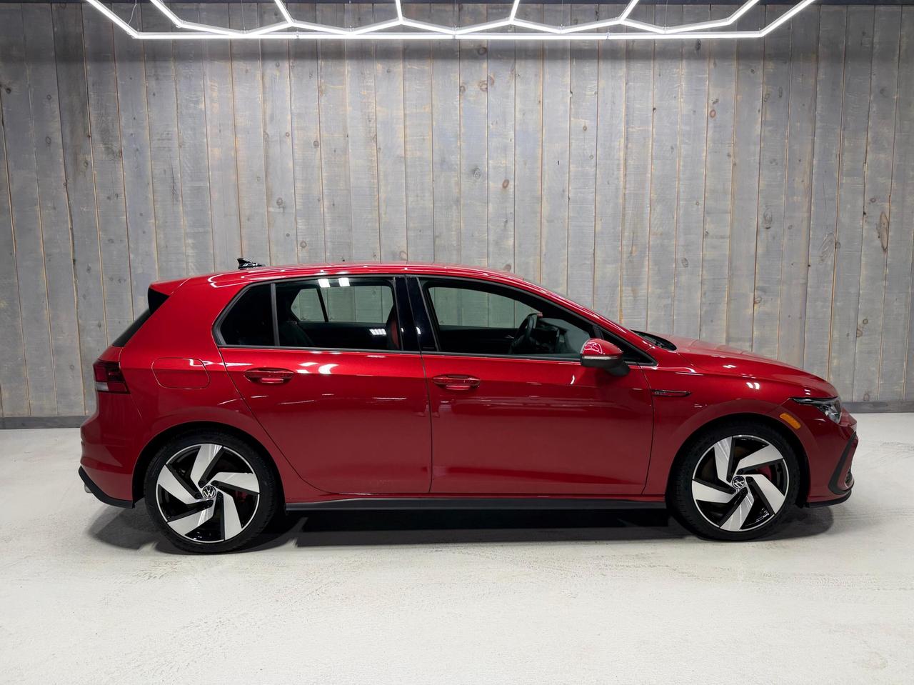 2023 Volkswagen Golf GTI AUTOBAHN 6SPD MAN FACTORY WARRANTY Photo