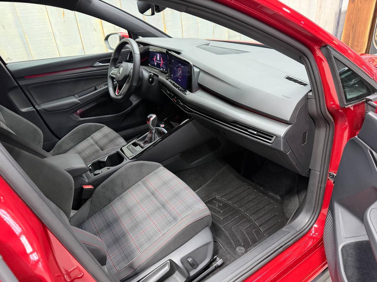 2023 Volkswagen Golf GTI AUTOBAHN 6SPD MAN FACTORY WARRANTY Photo