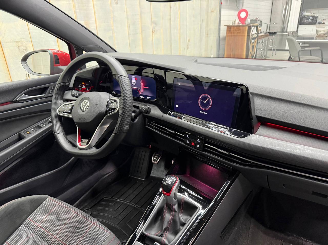 2023 Volkswagen Golf GTI AUTOBAHN 6SPD MAN FACTORY WARRANTY Photo