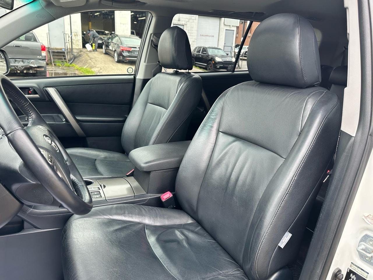 2008 Toyota Highlander Sport ~ 4WD ~ LEATHER ~ SUNROOF ~ CERTIFIED Photo