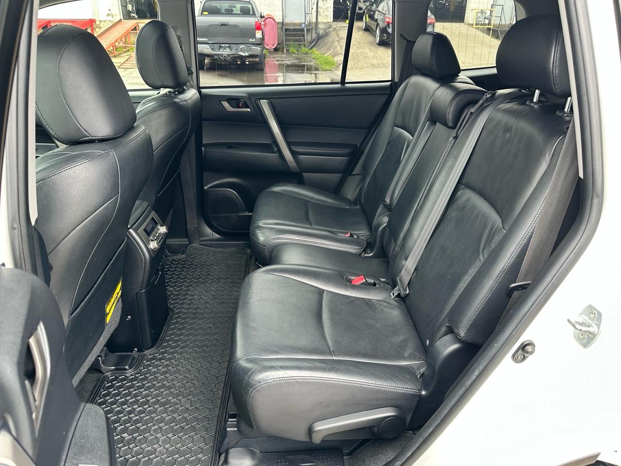2008 Toyota Highlander Sport ~ 4WD ~ LEATHER ~ SUNROOF ~ CERTIFIED Photo