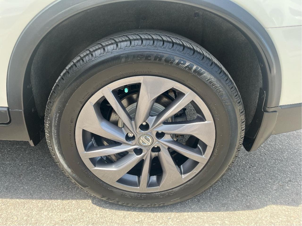 2016 Nissan Rogue SL CERTIFIED AWD LEATHER  BLIND SPOT 360 CAM Photo