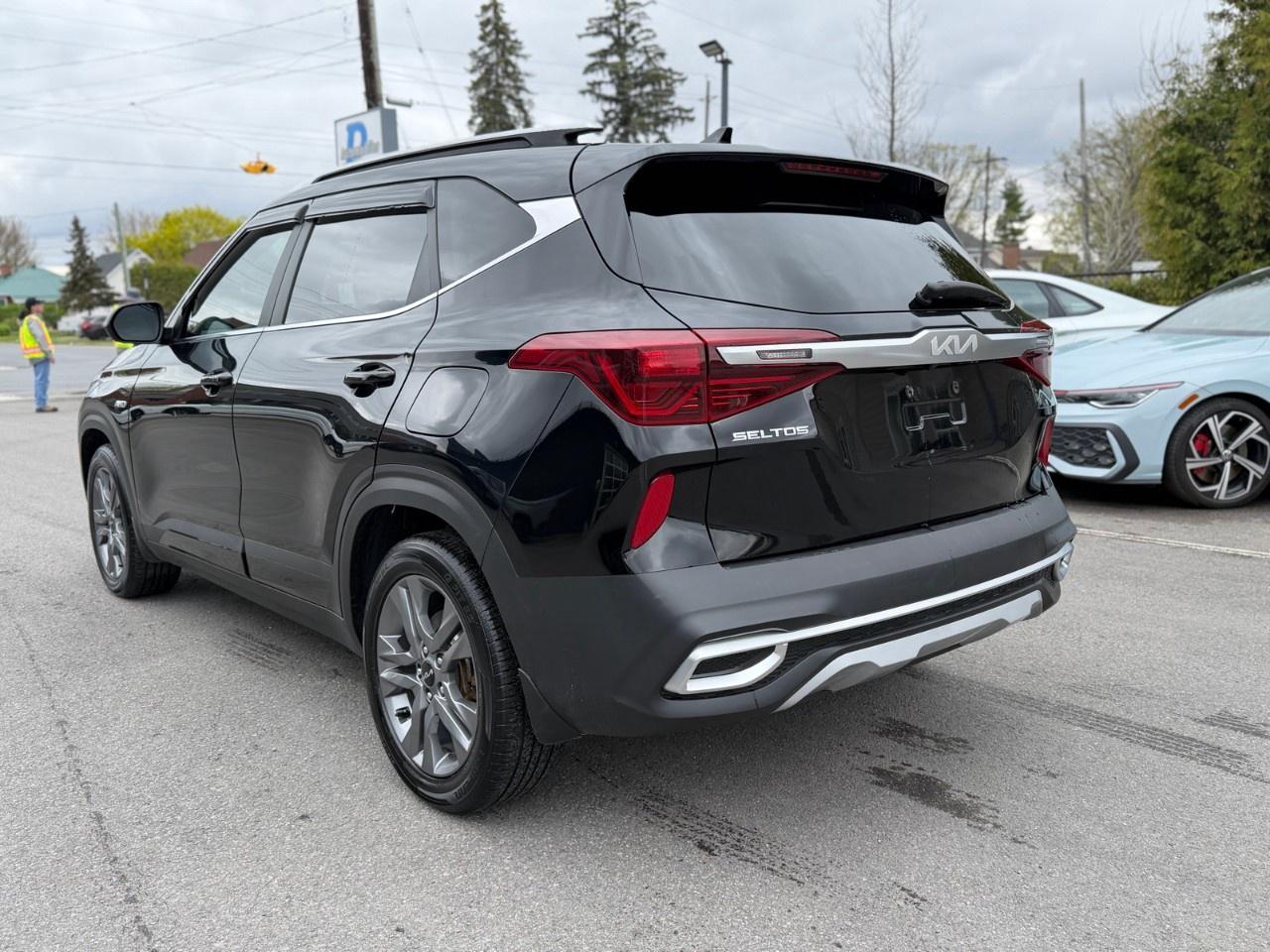 2023 Kia Seltos EX AWD Photo3