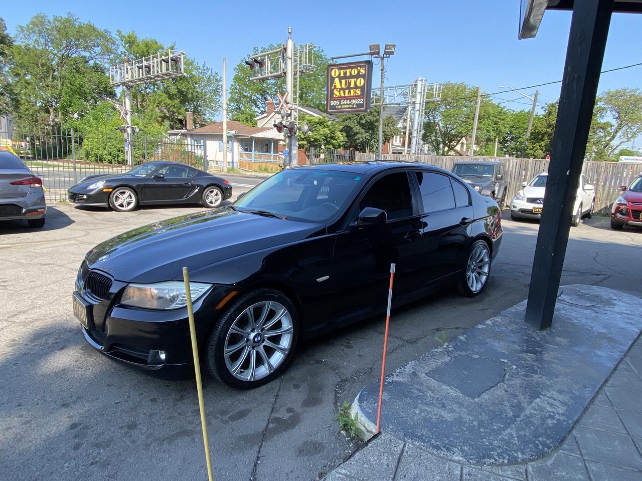 2011 BMW 3 Series 4dr Sdn 323i RWD Photo