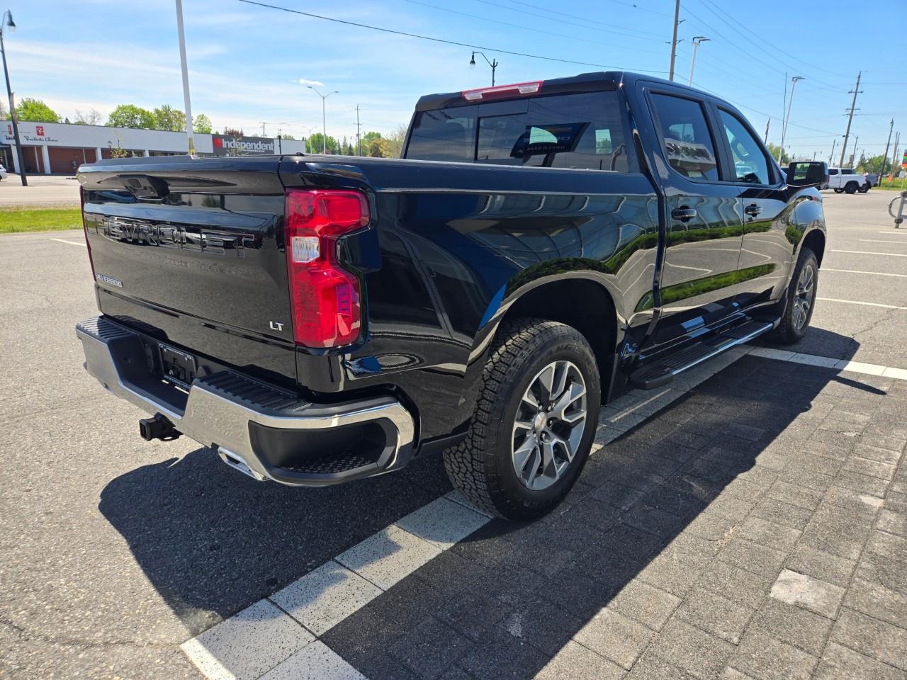 2026 Chevrolet Silverado 1500 Crew Cab Short Box 4-Wheel Drive LT Photo3