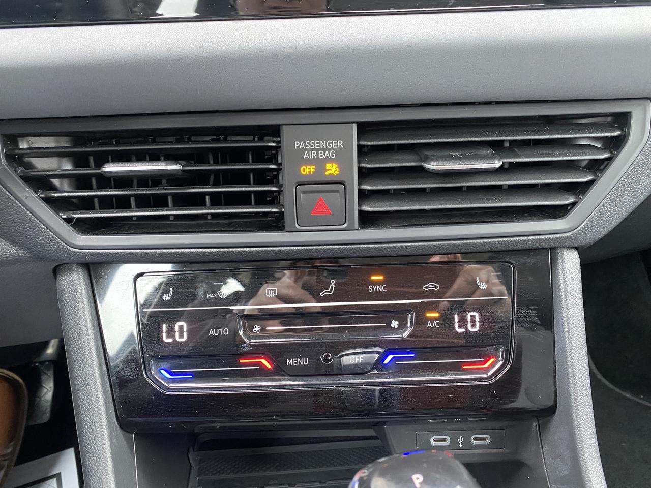 2025 Volkswagen Jetta SE Photo