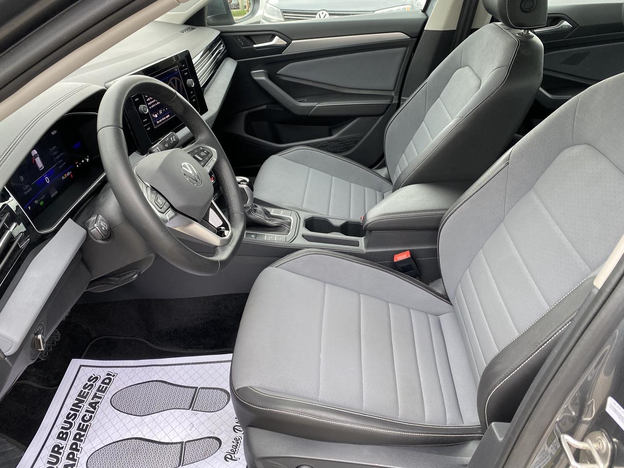 2025 Volkswagen Jetta SE Photo