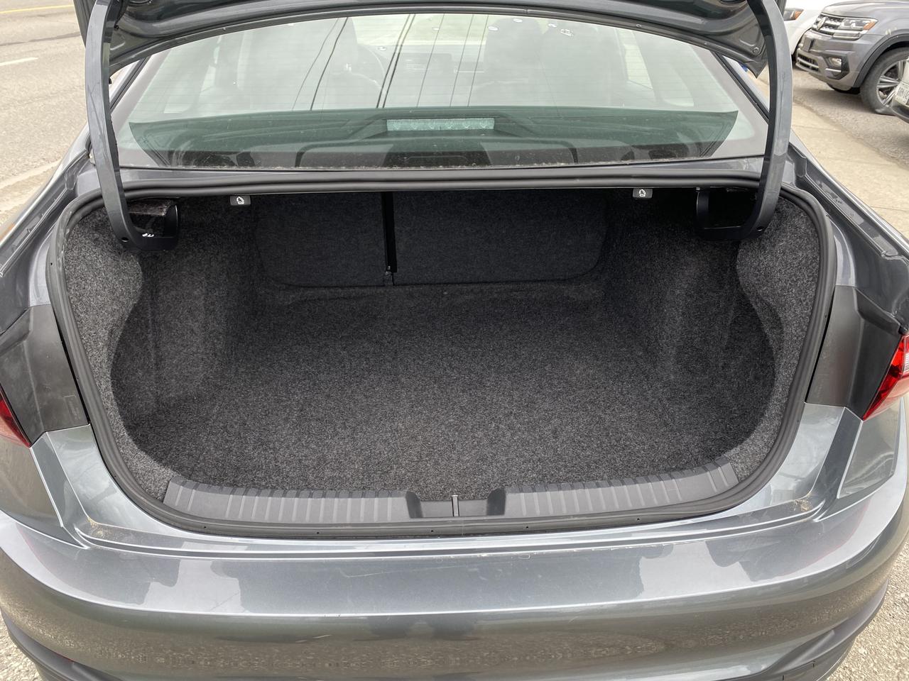 2025 Volkswagen Jetta SE Photo