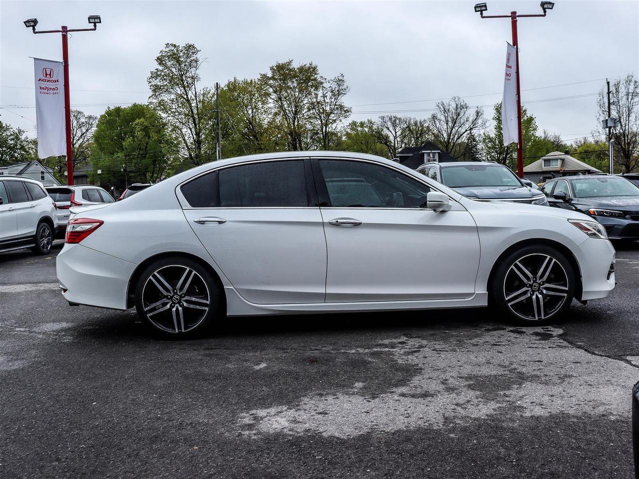 2017 Honda Accord Touring V6 NAVI LEATHER SUNROOF Photo2