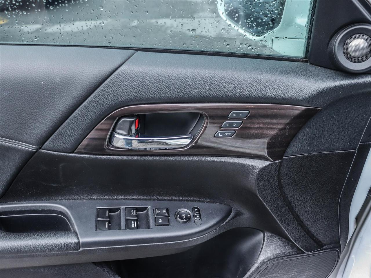 2017 Honda Accord Touring V6 NAVI LEATHER SUNROOF Photo