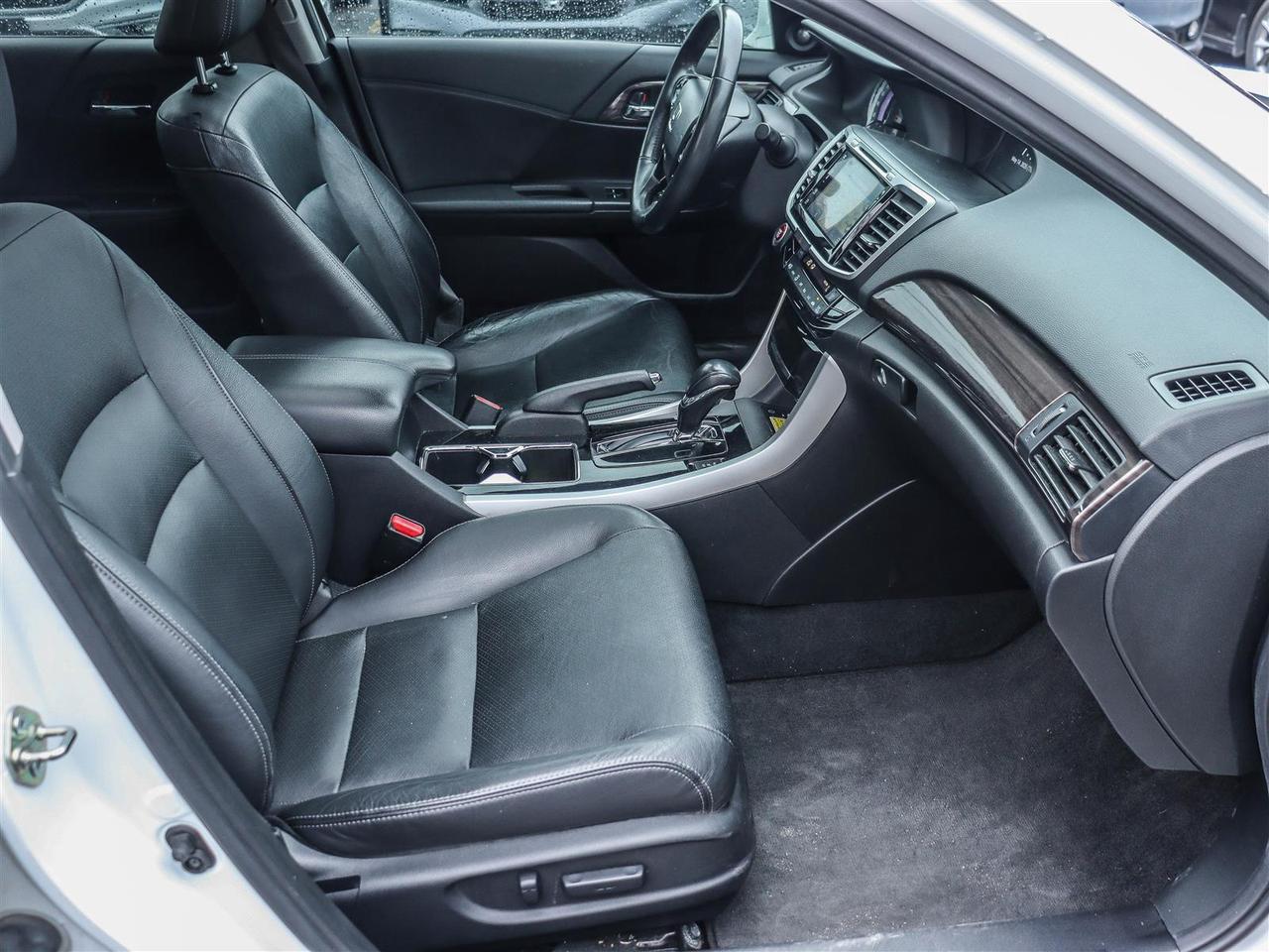 2017 Honda Accord Touring V6 NAVI LEATHER SUNROOF Photo