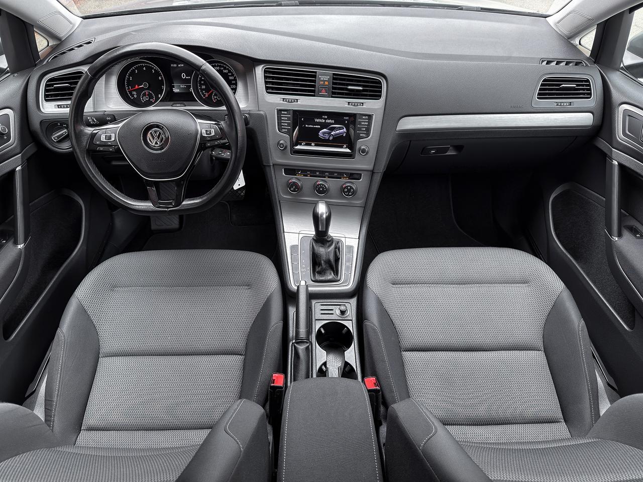 2015 Volkswagen Golf TRENDLINE Photo