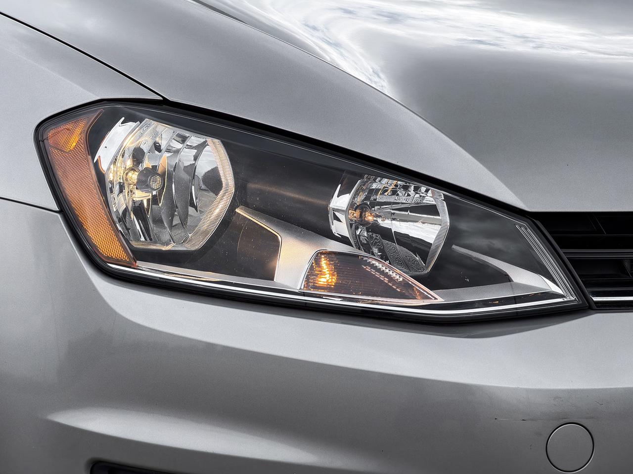 2015 Volkswagen Golf TRENDLINE Photo