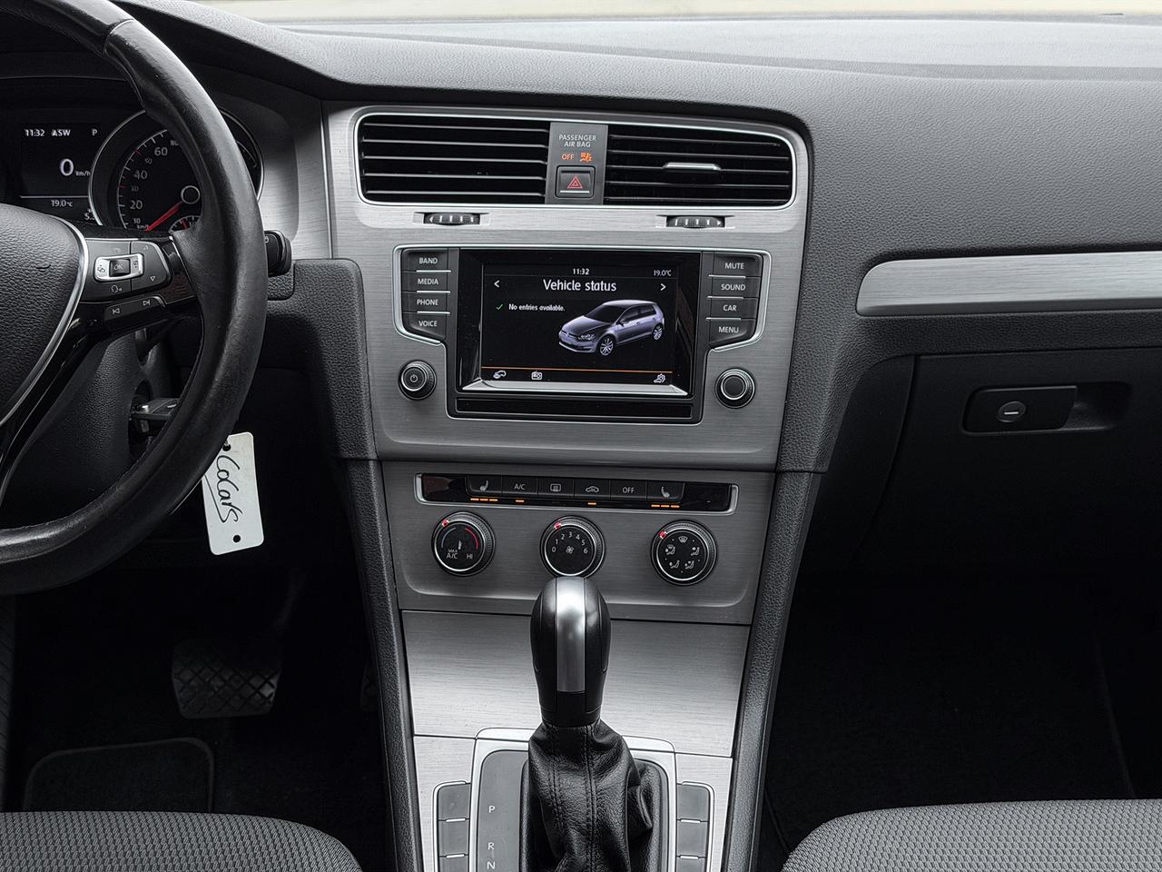 2015 Volkswagen Golf TRENDLINE Photo