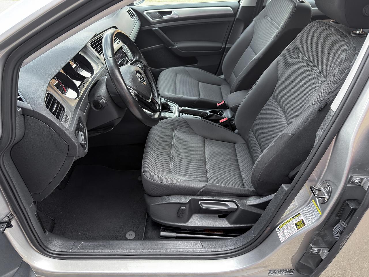 2015 Volkswagen Golf TRENDLINE Photo