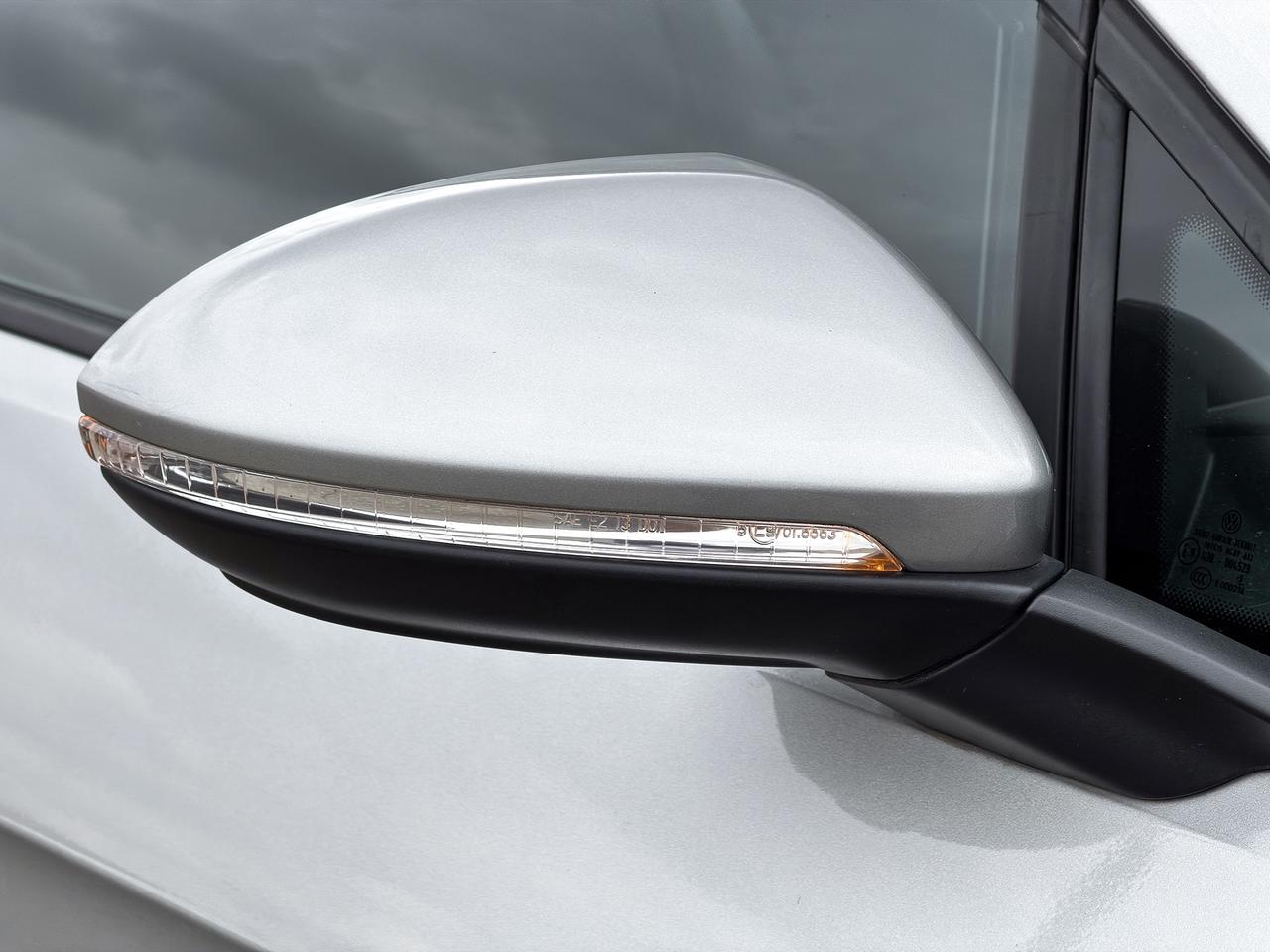 2015 Volkswagen Golf TRENDLINE Photo