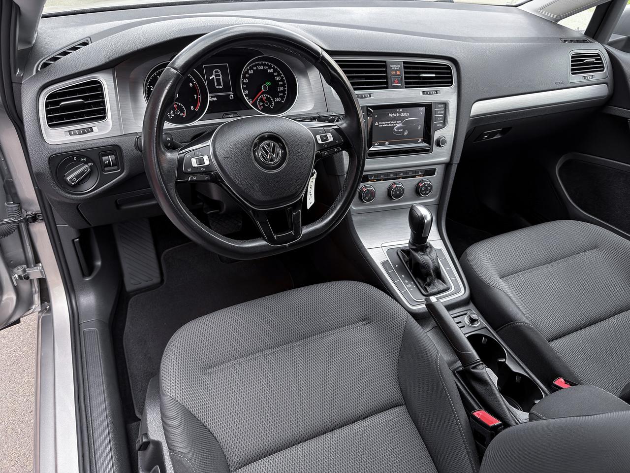 2015 Volkswagen Golf TRENDLINE Photo