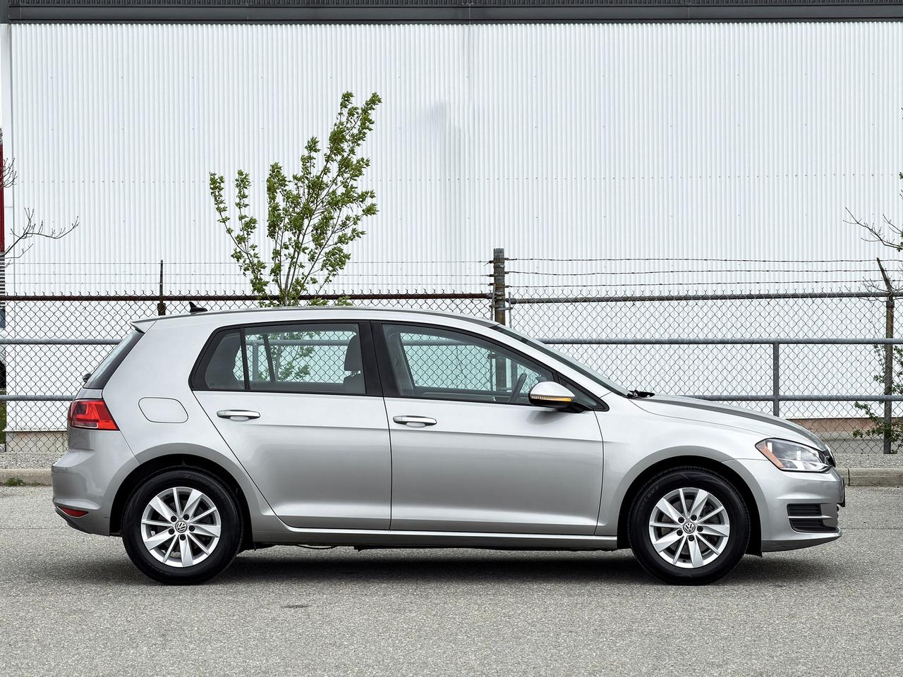 2015 Volkswagen Golf TRENDLINE Photo