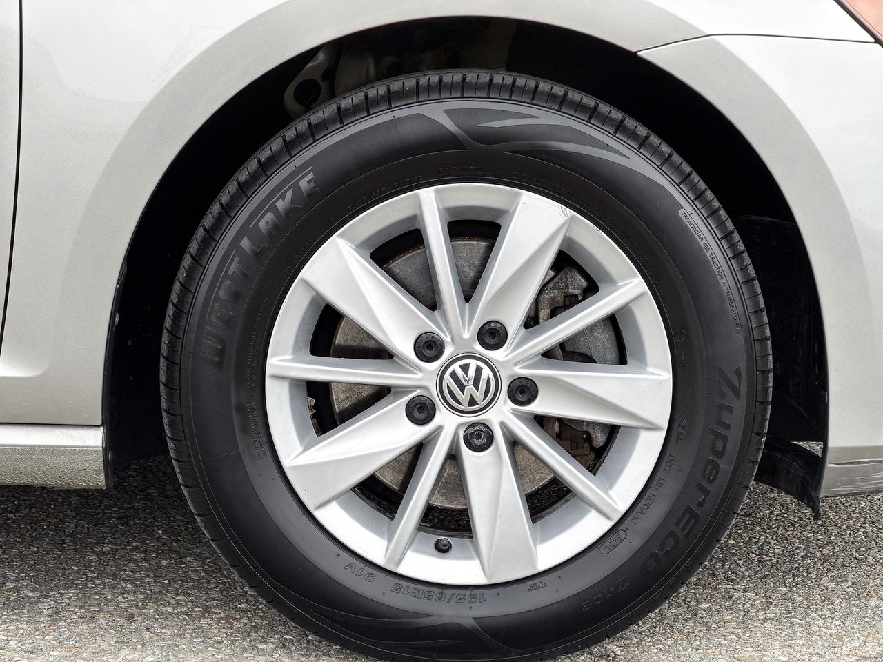 2015 Volkswagen Golf TRENDLINE Photo