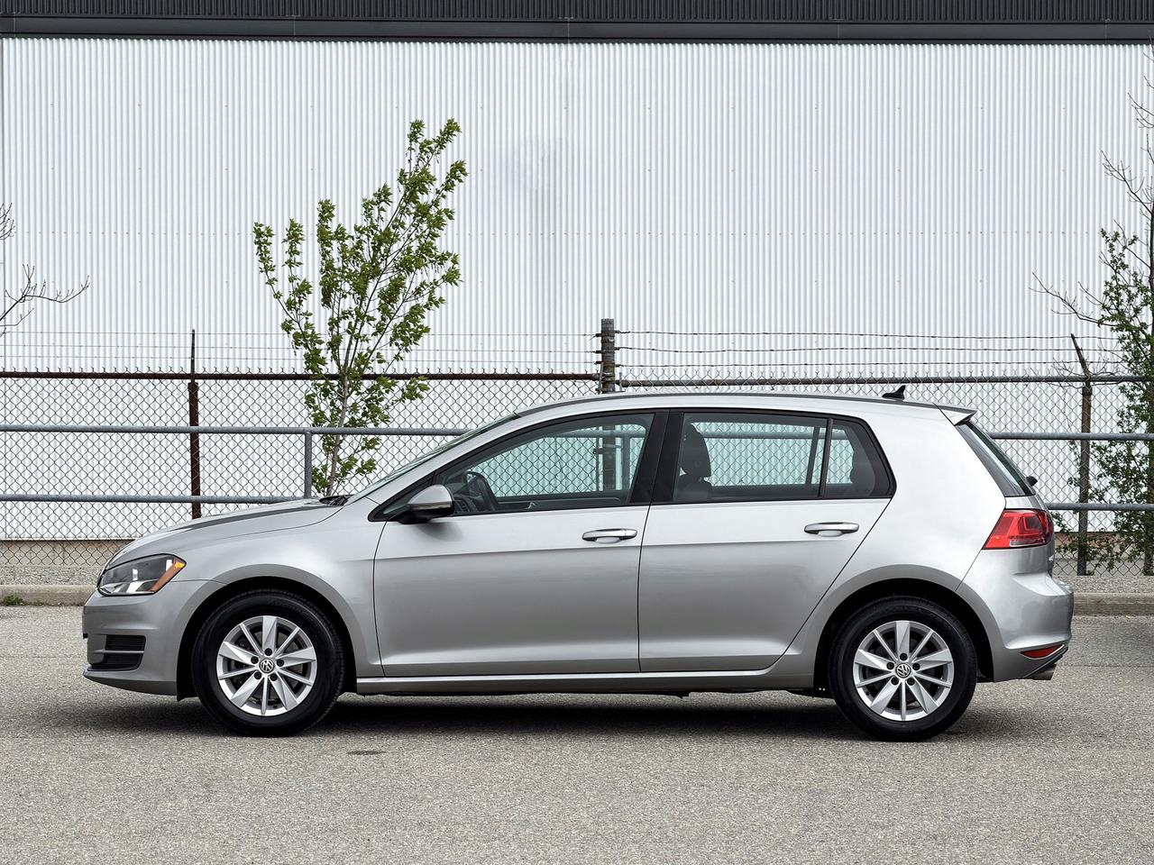 2015 Volkswagen Golf TRENDLINE Photo