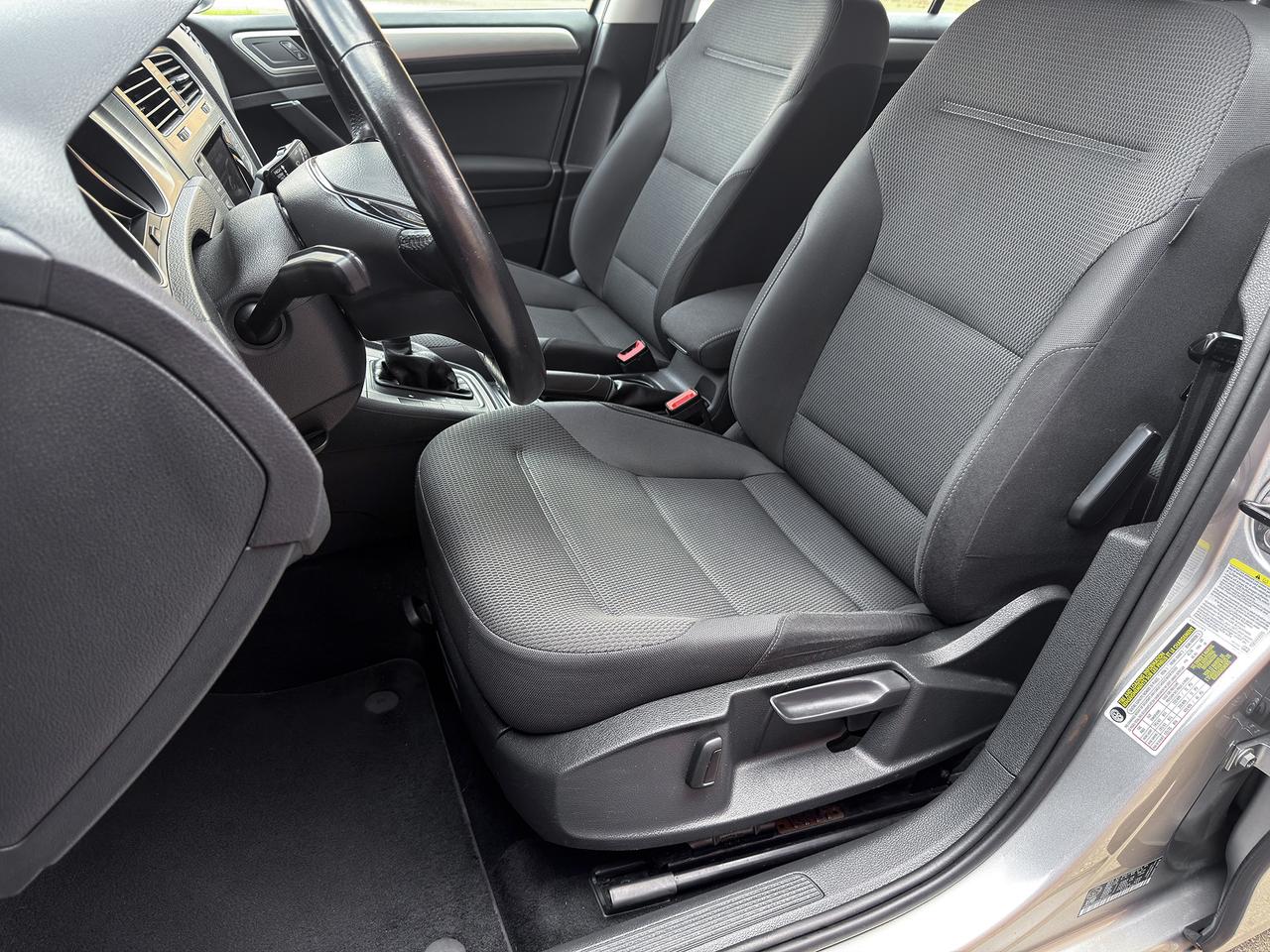 2015 Volkswagen Golf TRENDLINE Photo