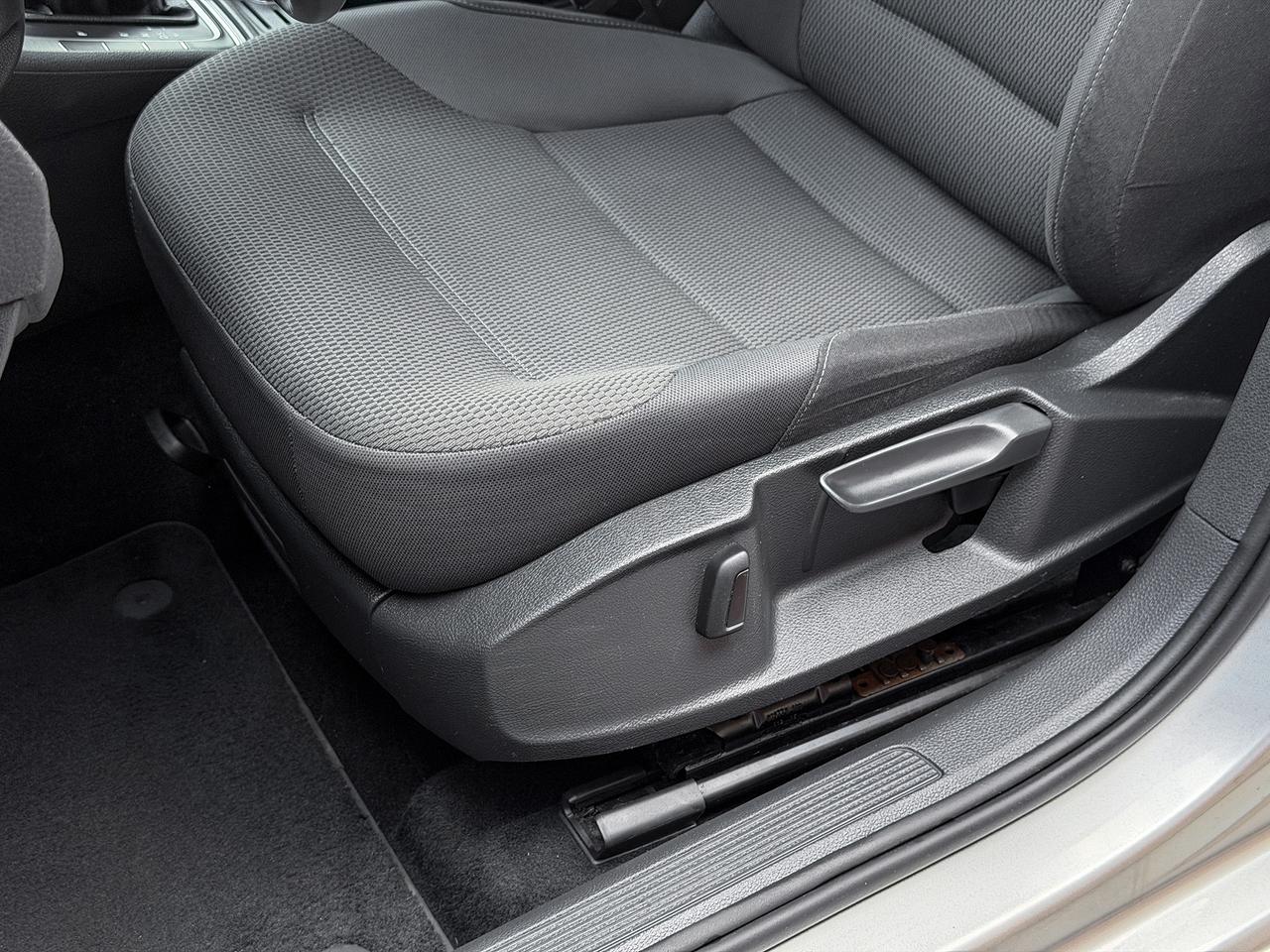2015 Volkswagen Golf TRENDLINE Photo