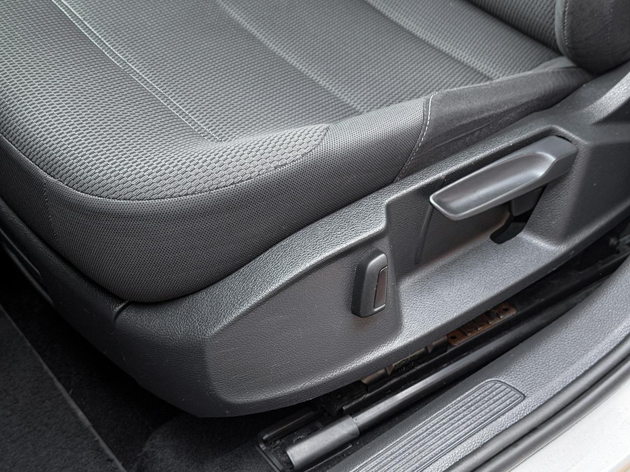 2015 Volkswagen Golf TRENDLINE Photo
