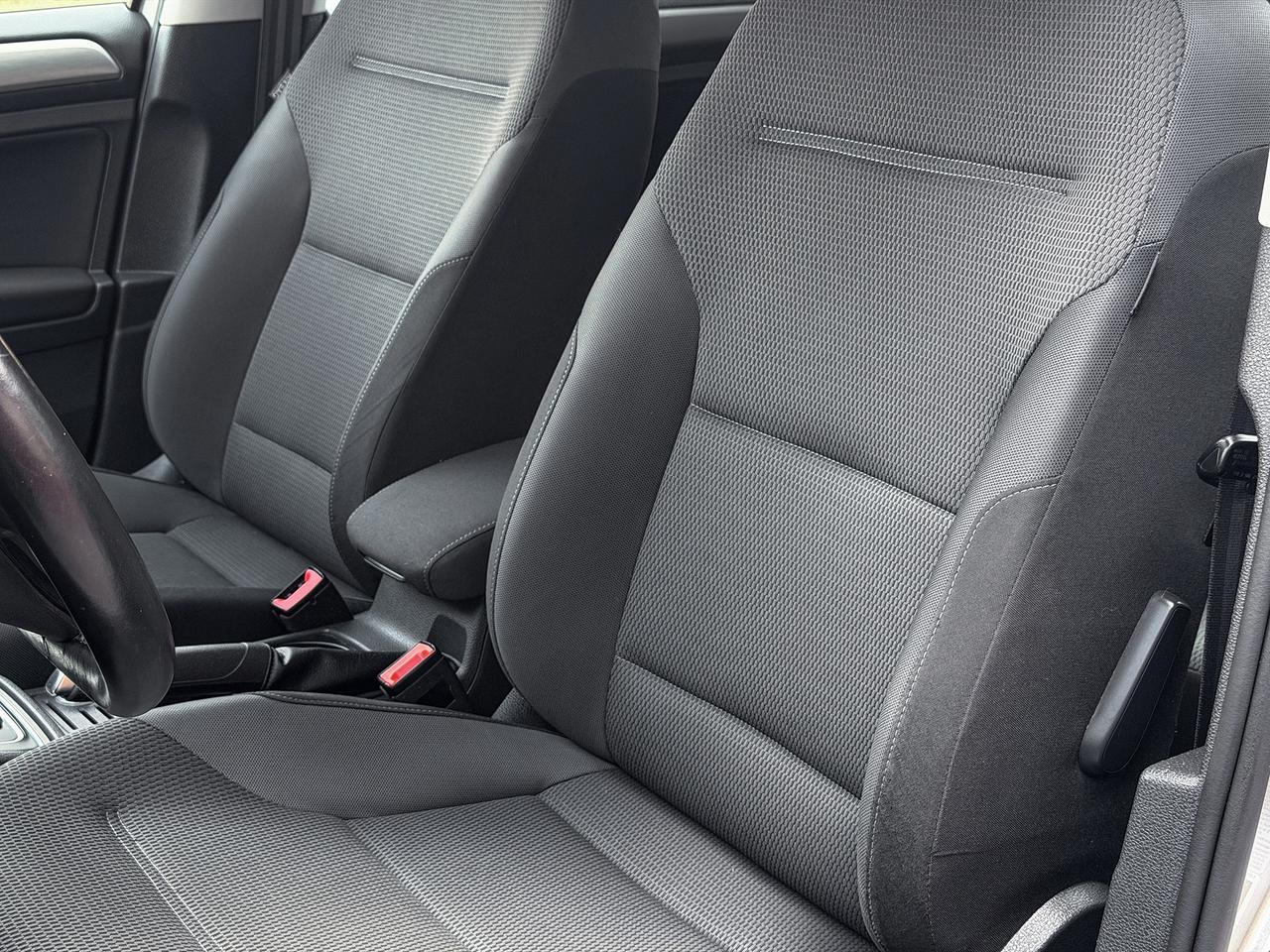 2015 Volkswagen Golf TRENDLINE Photo