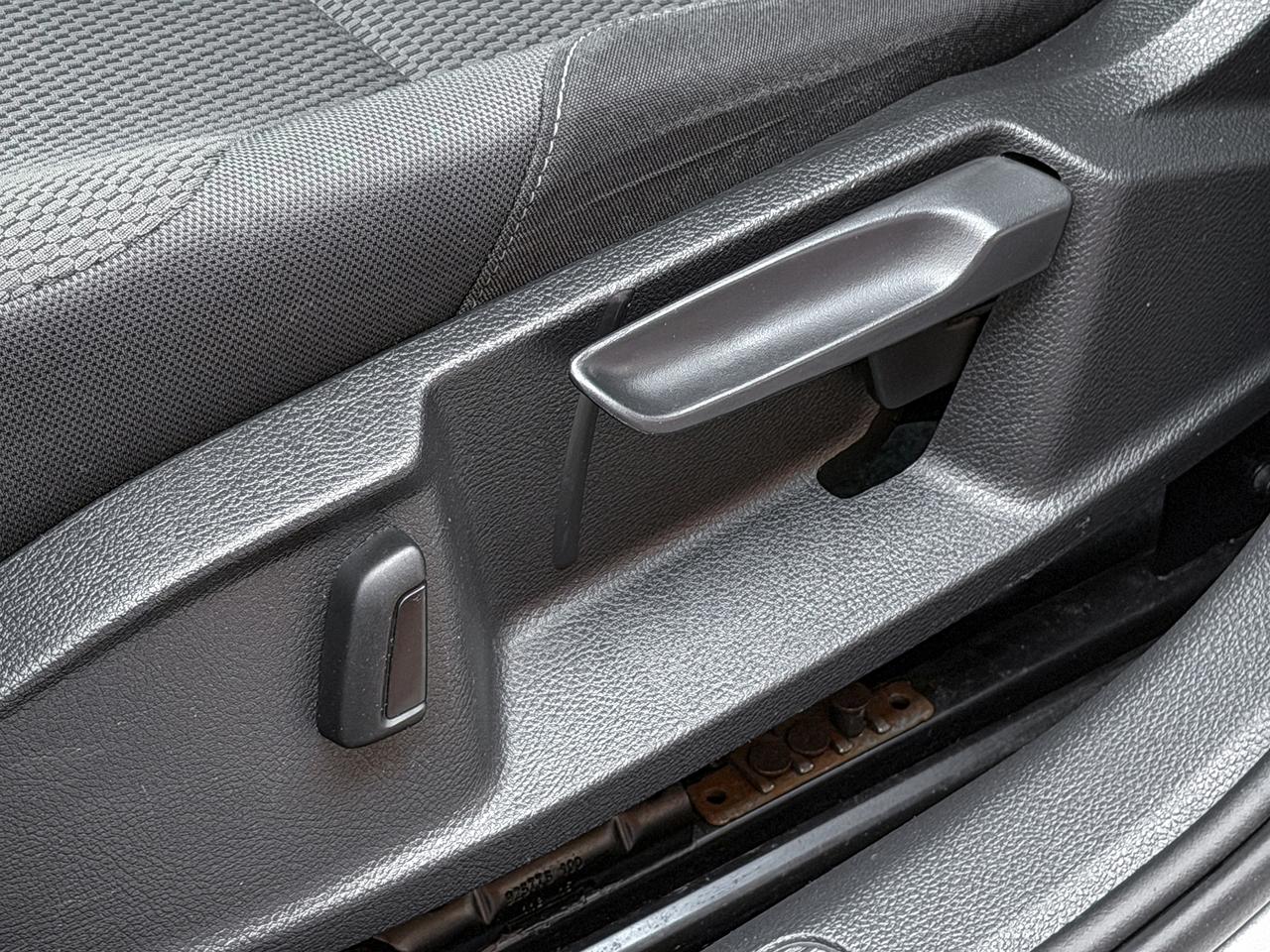 2015 Volkswagen Golf TRENDLINE Photo