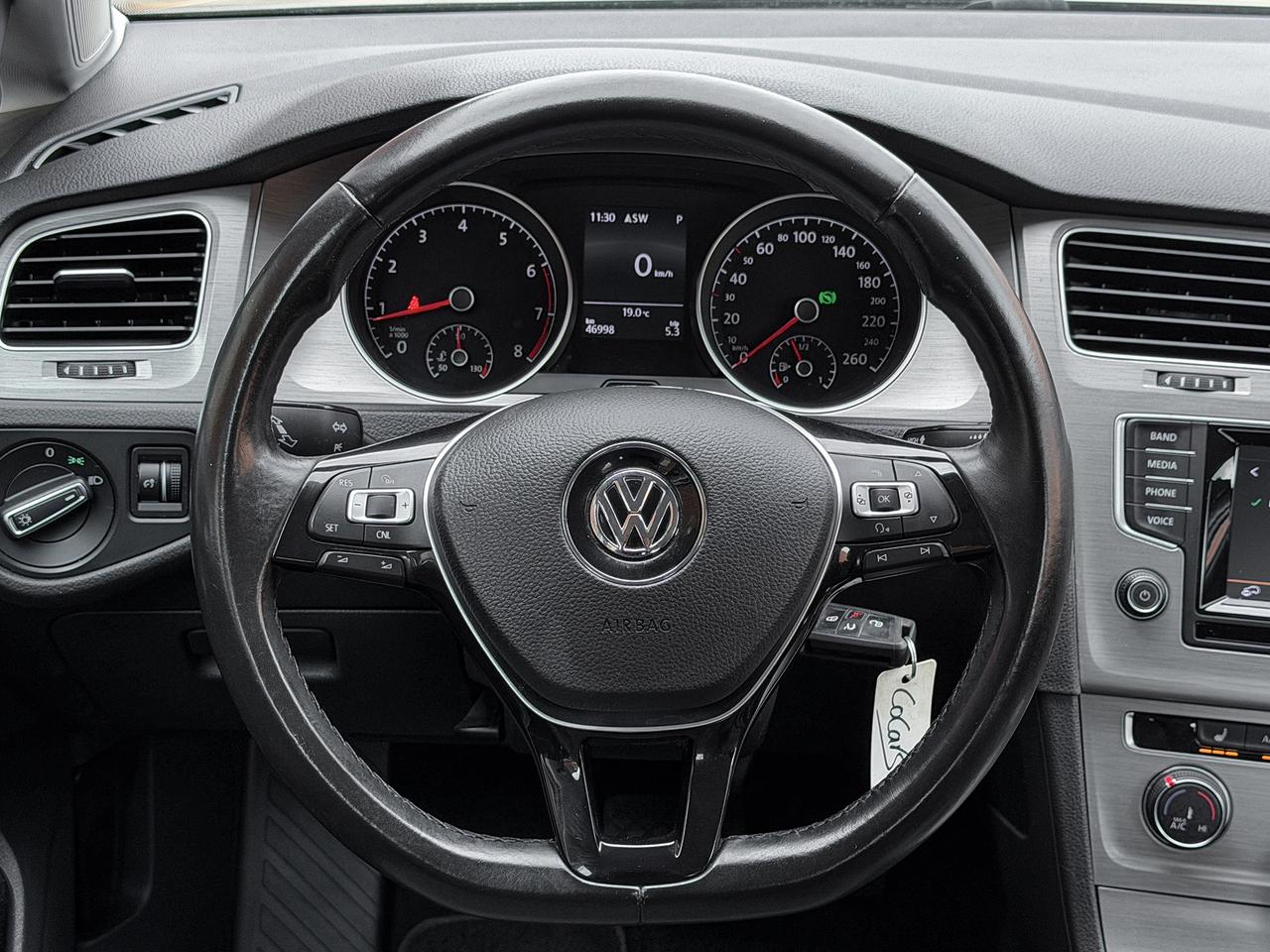 2015 Volkswagen Golf TRENDLINE Photo