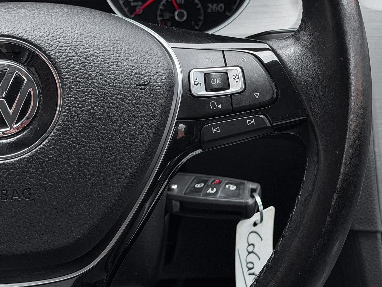 2015 Volkswagen Golf TRENDLINE Photo