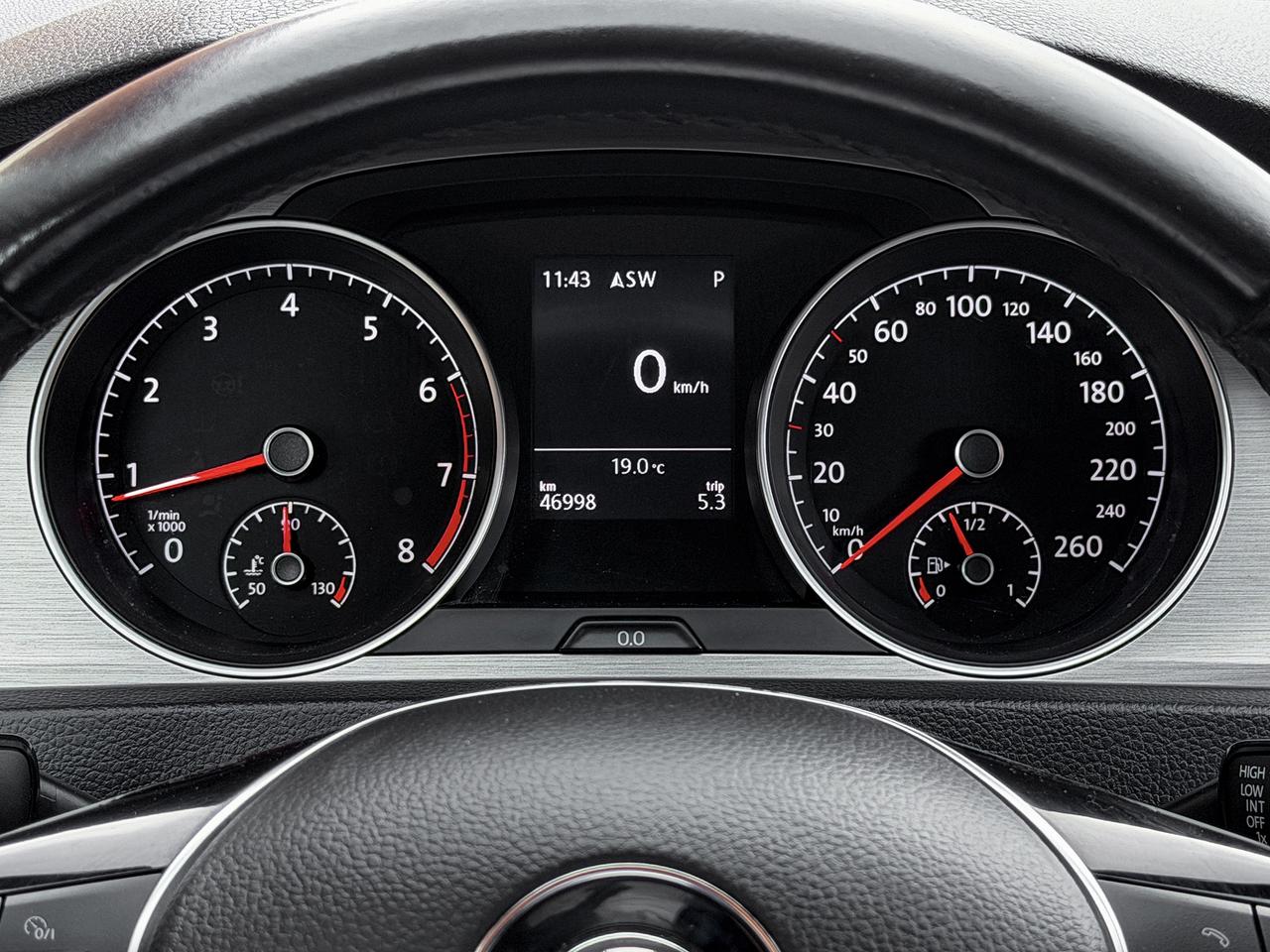 2015 Volkswagen Golf TRENDLINE Photo