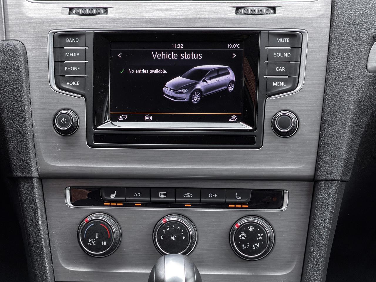 2015 Volkswagen Golf TRENDLINE Photo