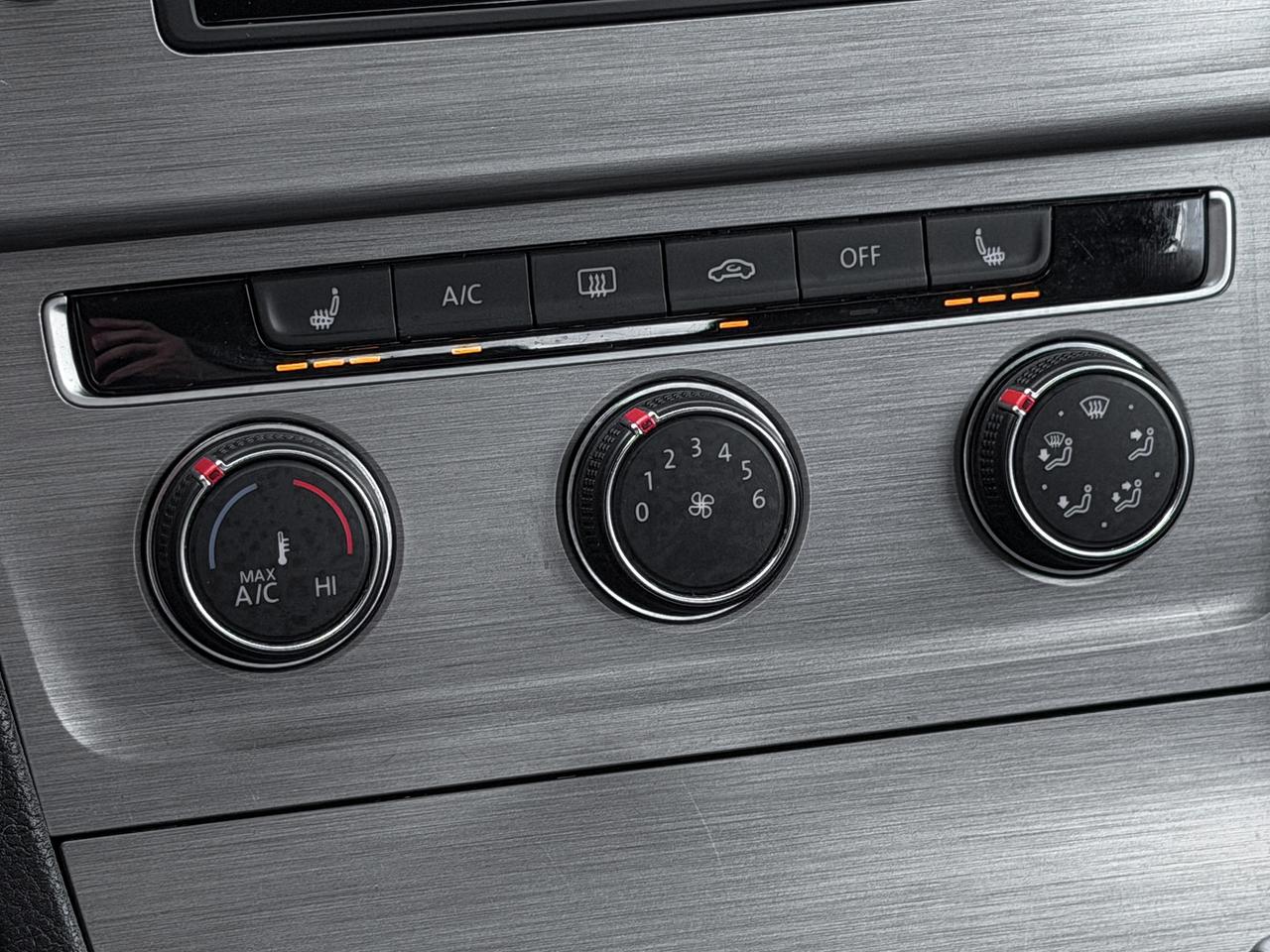 2015 Volkswagen Golf TRENDLINE Photo