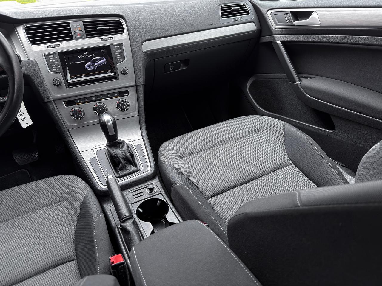2015 Volkswagen Golf TRENDLINE Photo