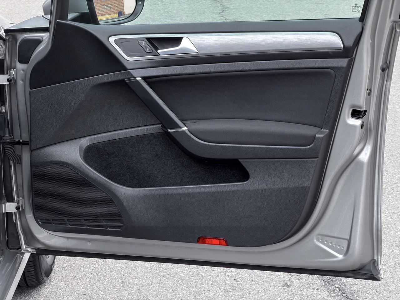 2015 Volkswagen Golf TRENDLINE Photo