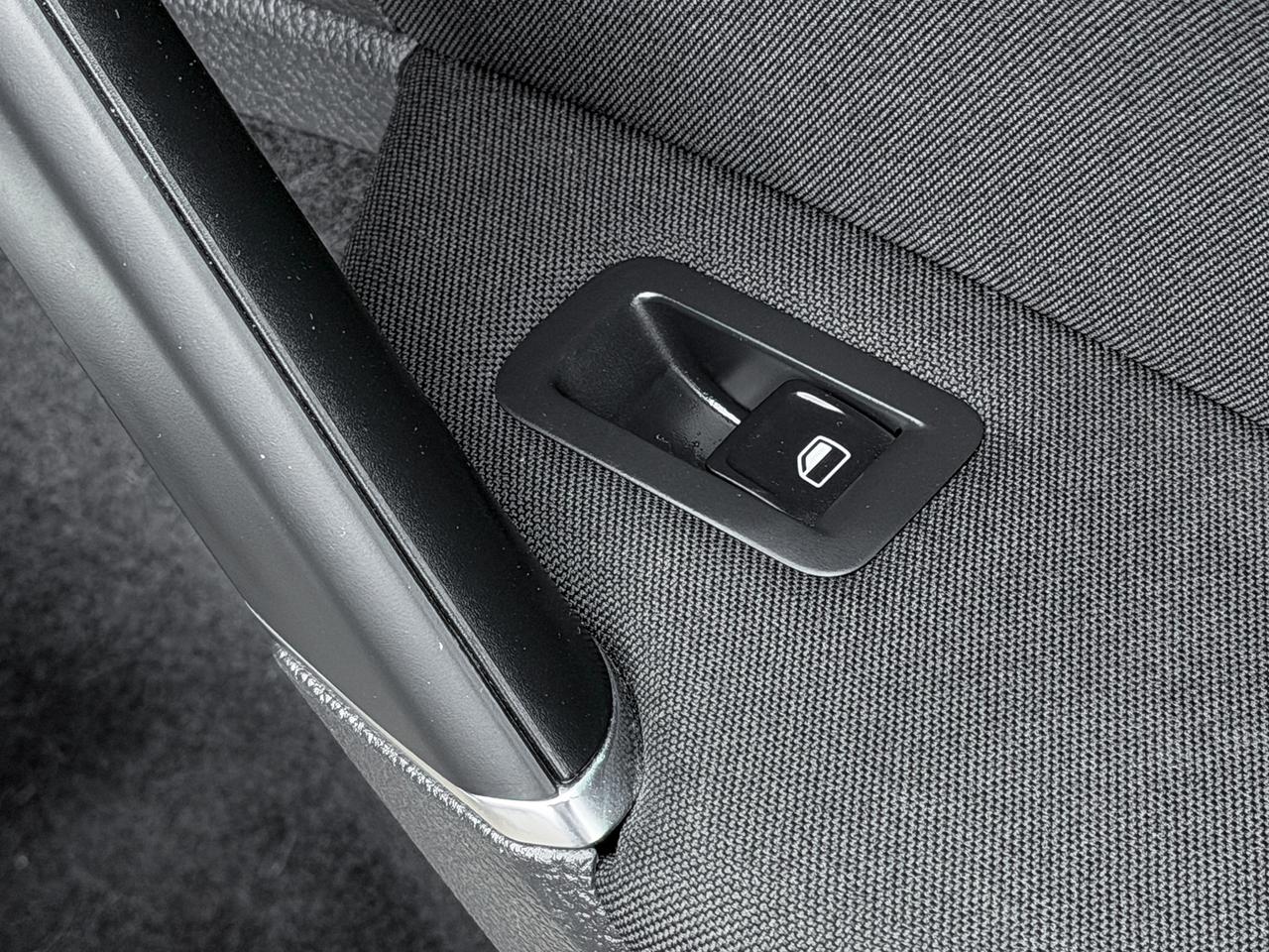 2015 Volkswagen Golf TRENDLINE Photo