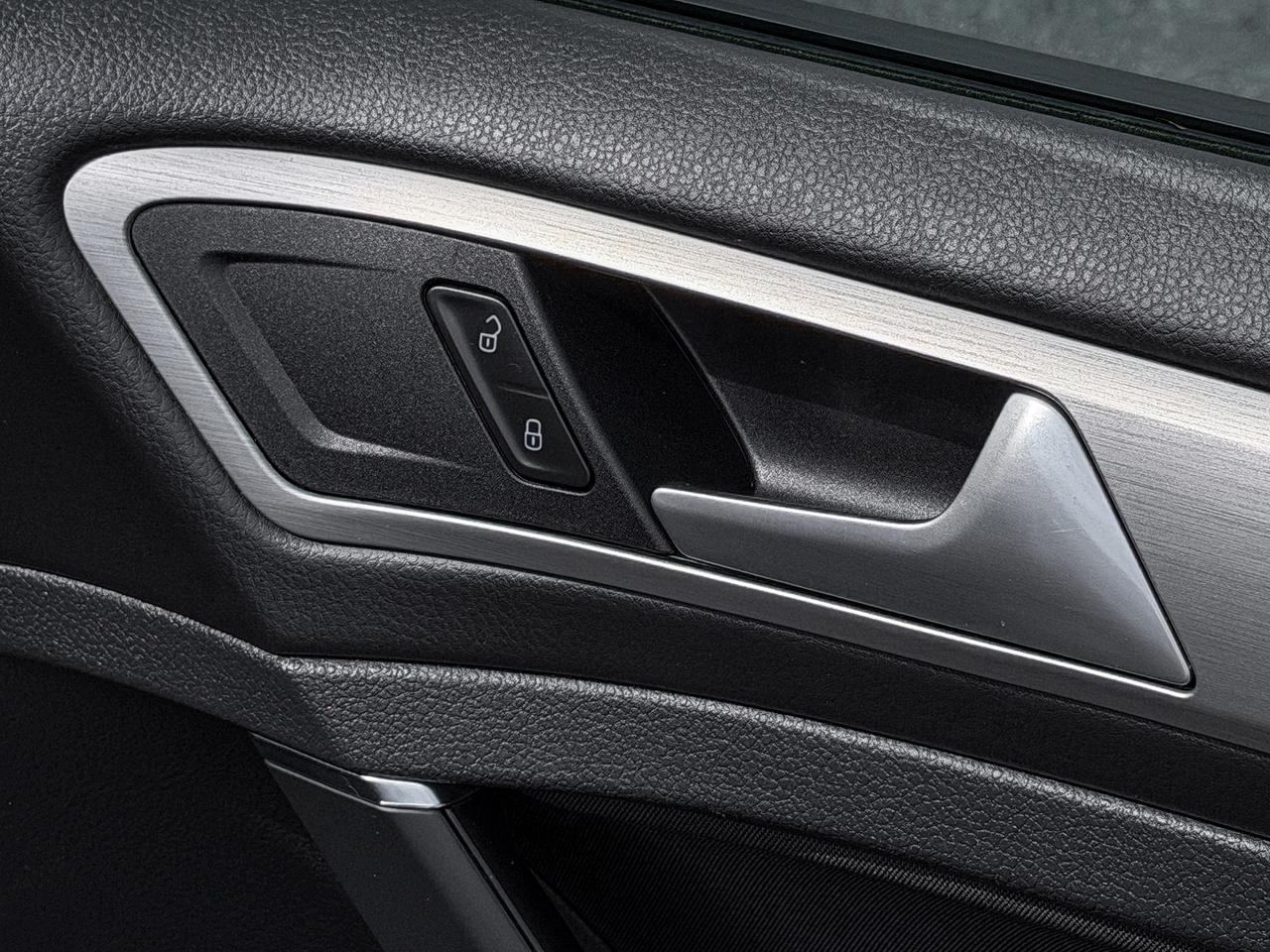 2015 Volkswagen Golf TRENDLINE Photo