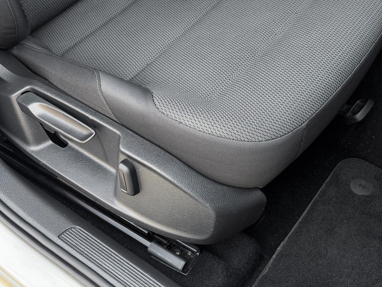 2015 Volkswagen Golf TRENDLINE Photo