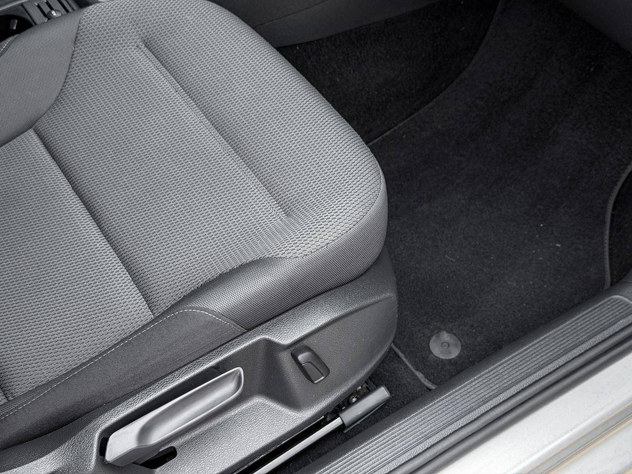 2015 Volkswagen Golf TRENDLINE Photo