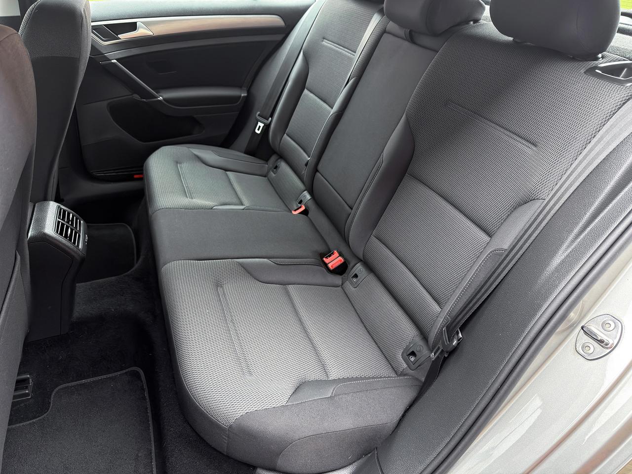 2015 Volkswagen Golf TRENDLINE Photo