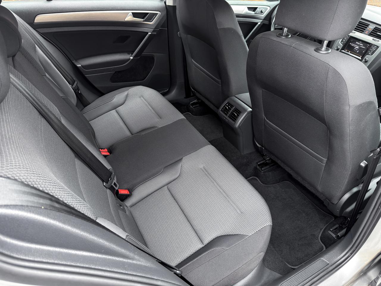 2015 Volkswagen Golf TRENDLINE Photo