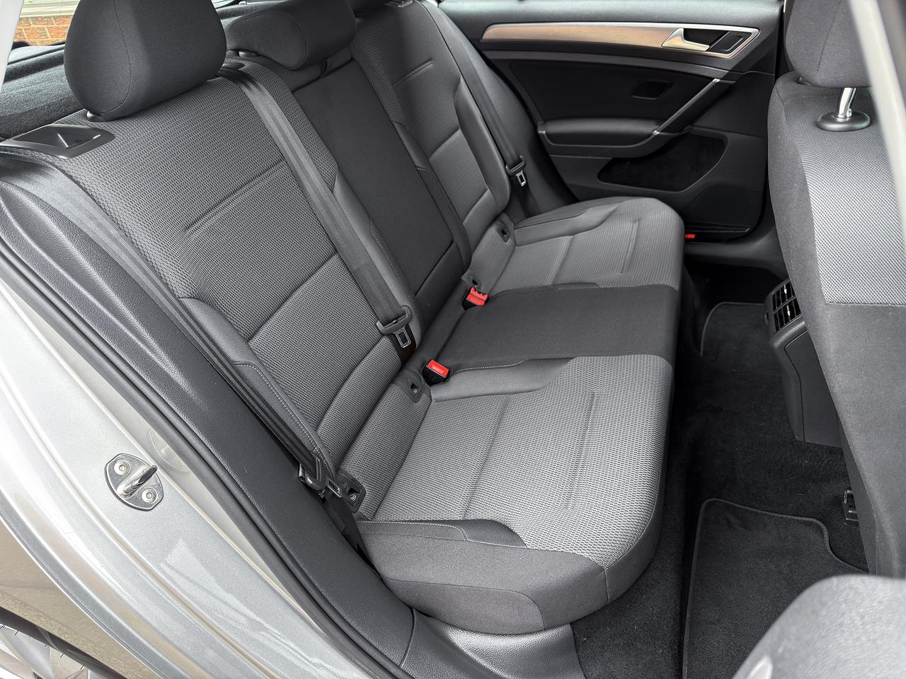 2015 Volkswagen Golf TRENDLINE Photo